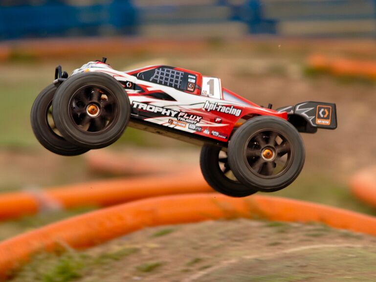  1/8 4WD  - Trophy Truggy Flux (2.4 , / ,    /)