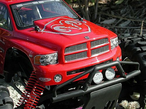   1/8 - 2002 DODGE RAM (SAVAGE , T MAXX) 